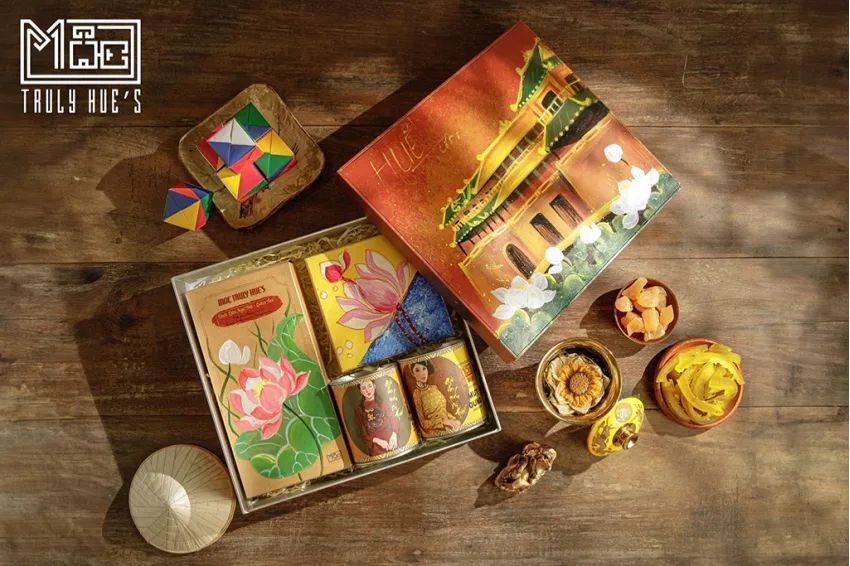 Phap Lam gift boxes - Vietnamese colors wrapped from eyes to mouth