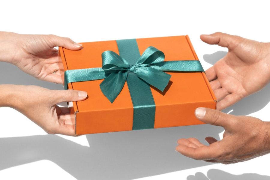 4 lưu ý quan trọng khi tặng quà cho đối tác
