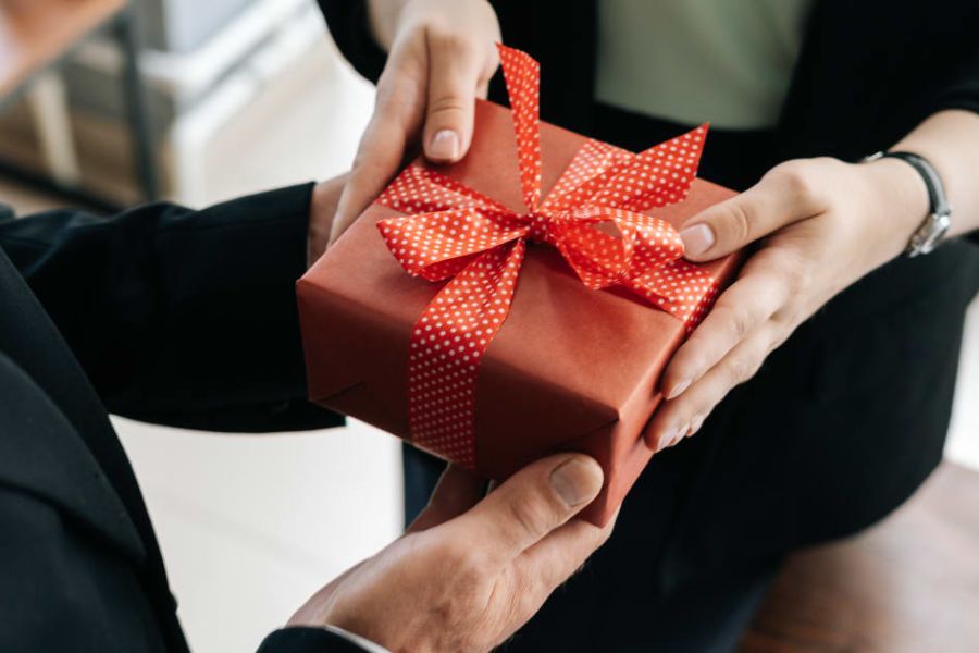 Tìm hiểu cách tặng quà doanh nghiệp theo từng quốc gia cụ thể