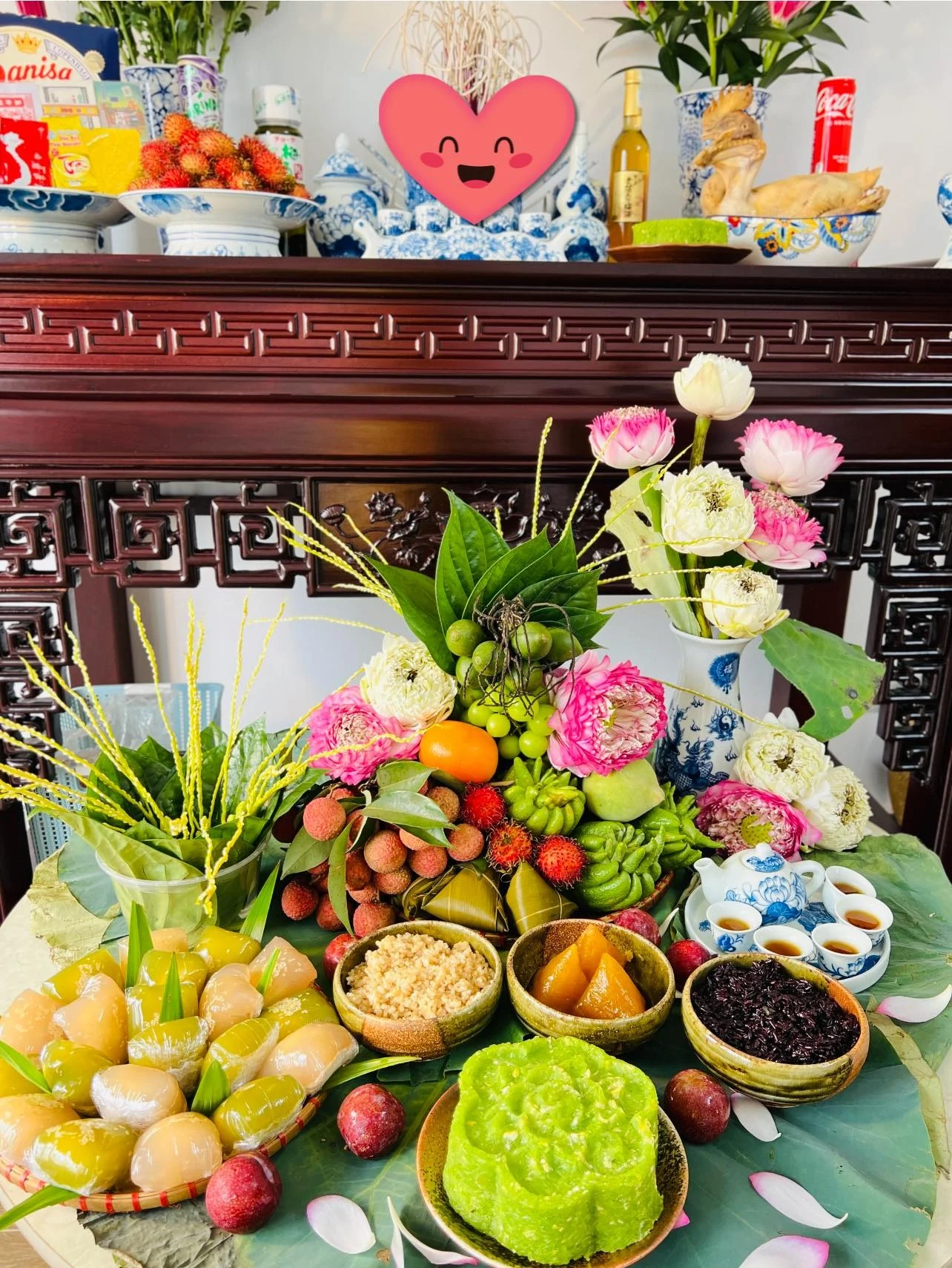 Ancestor worship during Doan Ngo Festival demonstrates filial piety and family bonds