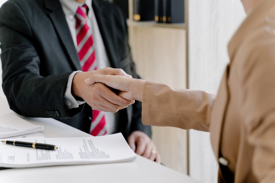 Quà tặng doanh nghiệp cao cấp là cách tuyệt vời để gây ấn tượng và khẳng định đẳng cấp thương hiệu.