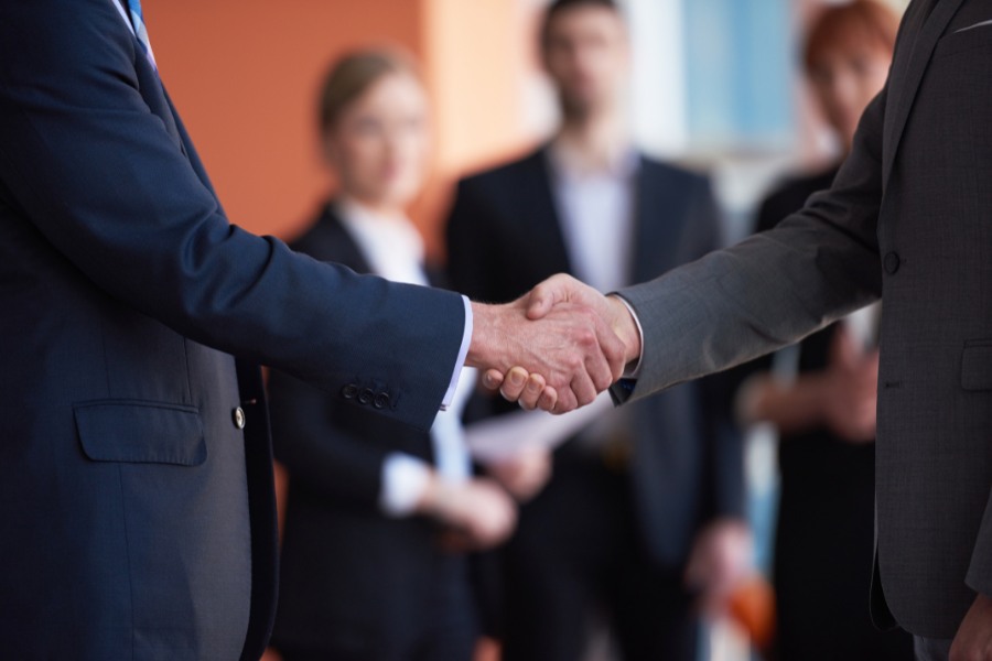 Lựa chọn quà tặng phù hợp sẽ giúp bạn tạo dựng mối quan hệ bền vững với các đối tác kinh doanh.
