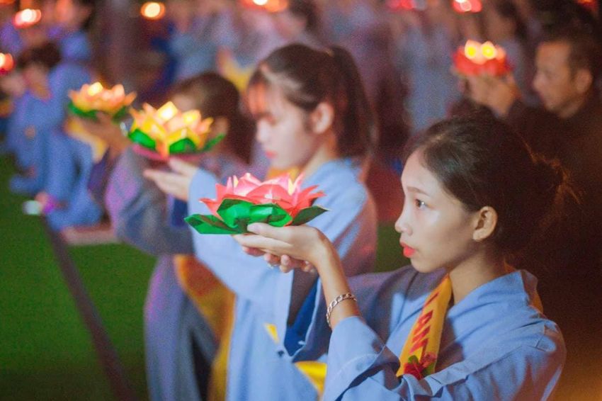 Image 06. According to Buddhism, offering to lonely spirits is part of the Vu Lan festival