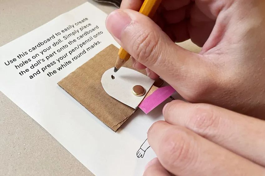 Practicing an interesting handicraft skill will create an effective evening stress-relief habit