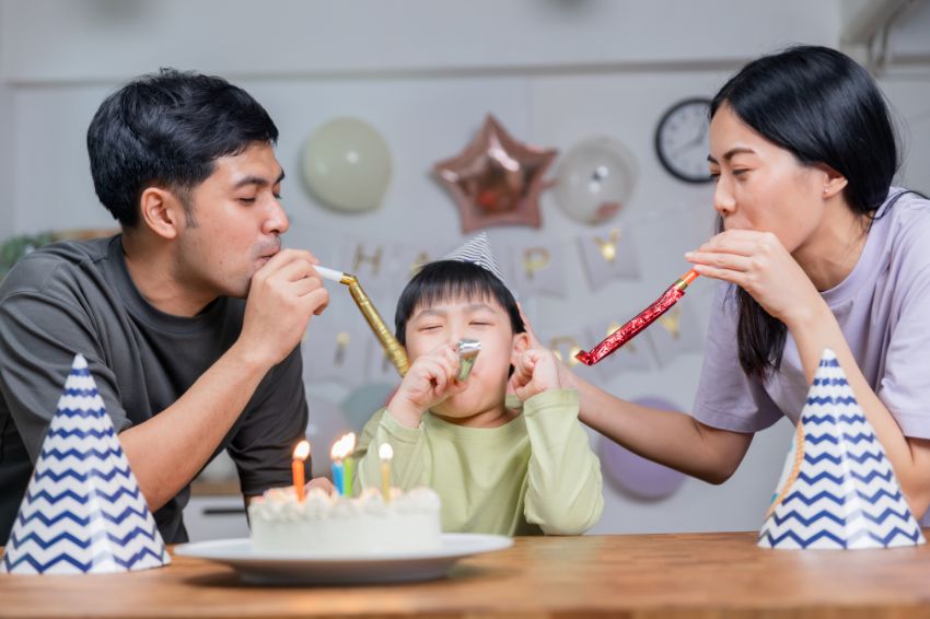 Ảnh 07. Gửi gắm món quà và lời chúc tuyệt vời để đón mừng sinh nhật con trai yêu