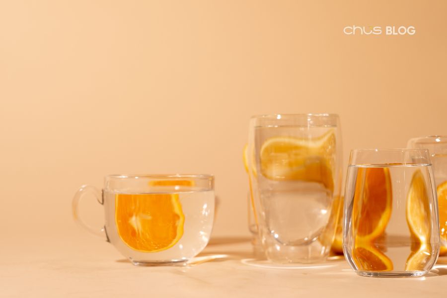 Warm water with refreshing orange slices - a simple solution to effectively lower stress hormones