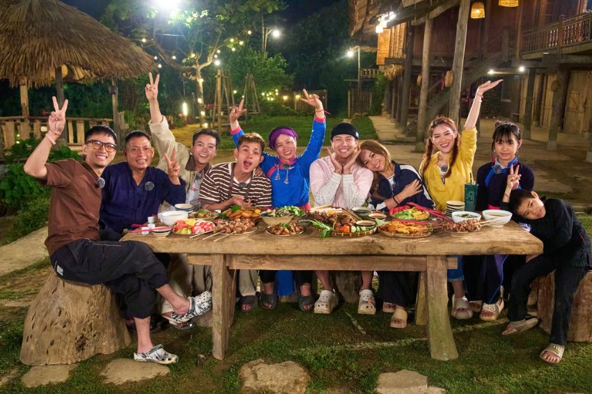The Gia Dinh Haha cast experiencing indigenous culture at Ban Lien village