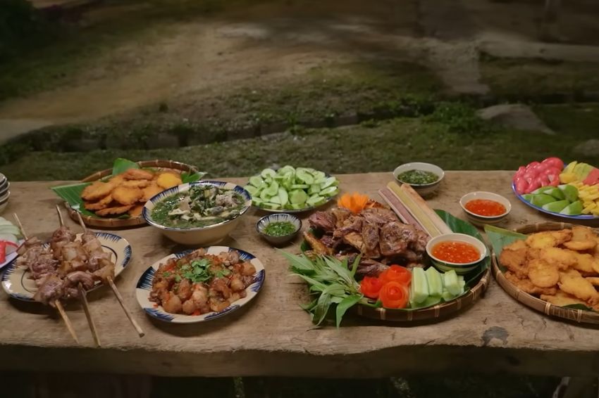 Mâm ẩm thực đậm đà bản sắc người Tày Tây Bắc trong tập cuối chương trình (Gia đình Haha)