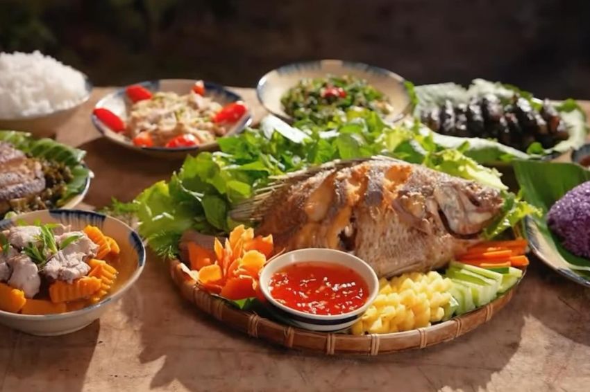 The delicious dining spread with stream fish (Gia Dinh Haha)