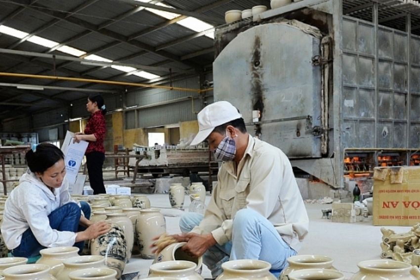Image 07. The combination of traditional techniques and modern technology is flourishing at Bat Trang