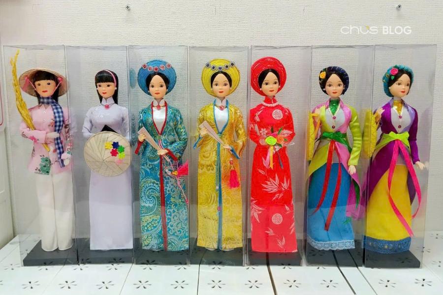 Áo dài mini rực rỡ trên búp bê và móc khóa - vẻ đẹp dịu dàng của trang phục truyền thống Việt Nam.