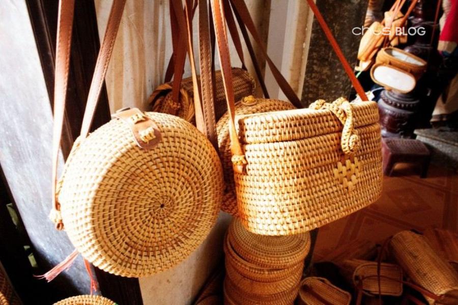 Thủ công mỹ nghệ đầy màu sắc từ thổ cẩm đến mây tre đan - nơi bàn tay khéo léo tạo nên những kiệt tác.