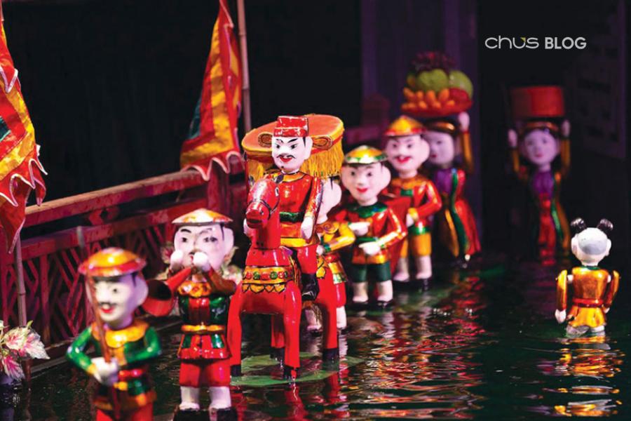 Tượng trống đồng Đông Sơn và chùa Một Cột thu nhỏ - nét đẹp di sản Việt Nam trong lòng bàn tay.
