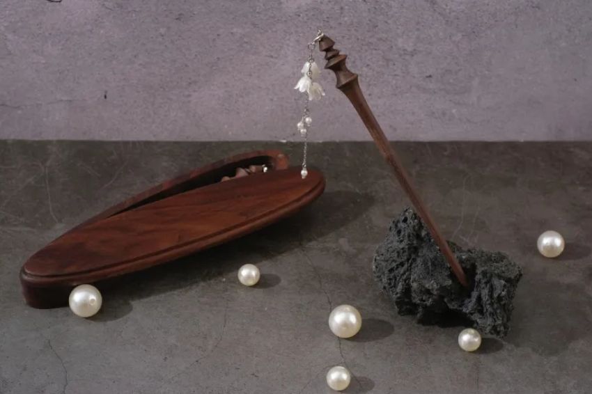Ảnh 05. Trâm cài tóc - món đồ lưu niệm Việt Nam tôn vinh chất liệu lẫn vẻ đẹp Việt