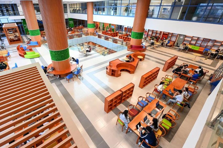 Pham Van Dong Library - the architectural symbol of the university