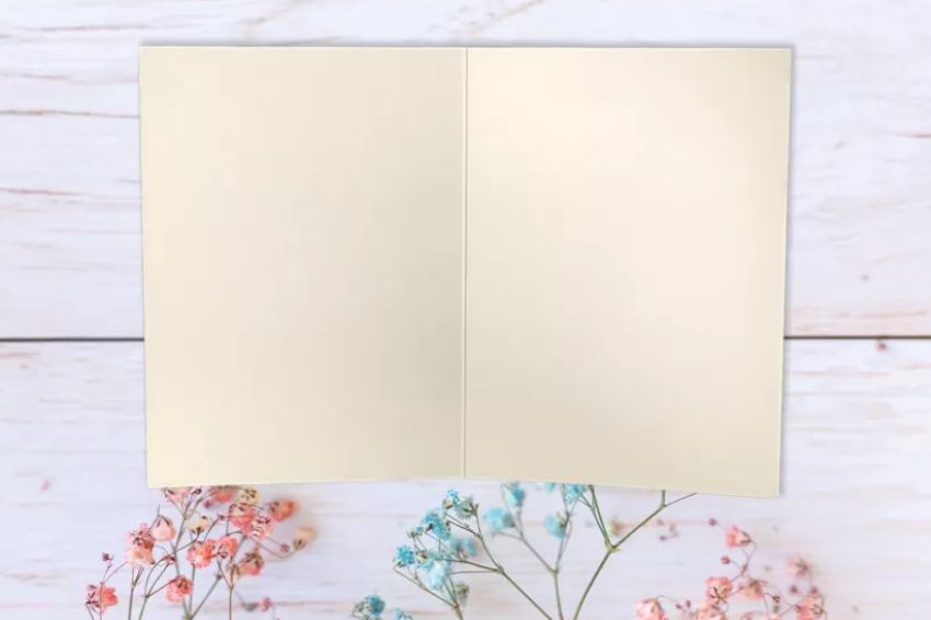 Ảnh 04. Trân trọng từng nhân viên với món quà và lời chúc chỉn chu