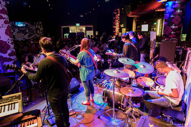 live music, traditional music, busy street, live music restaurant, live music near me, bars with live music, live music bars