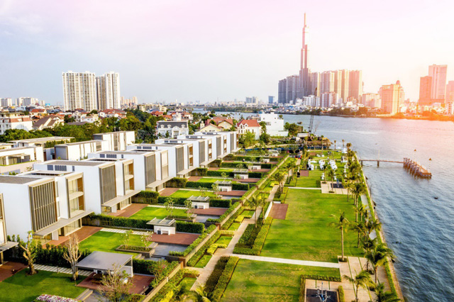 botanical garden, cafe apartments, floating markets, organized tour, central courtyard, vietnamese culture, reunification palace