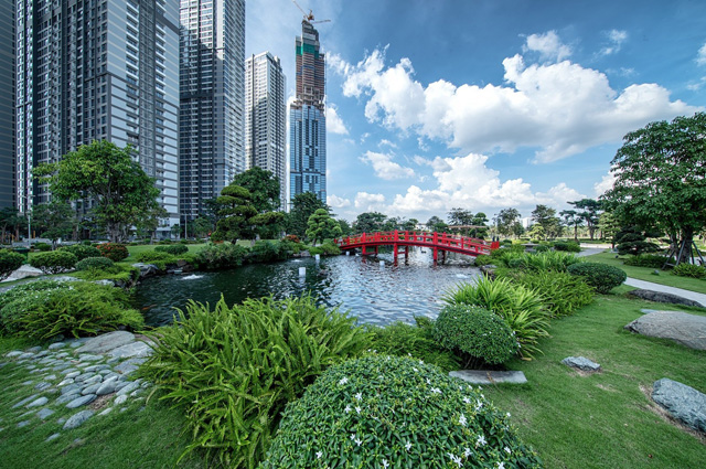 vietnam's tallest building, bonsai river cruise, parked motorbike, life, palace, tao dan park