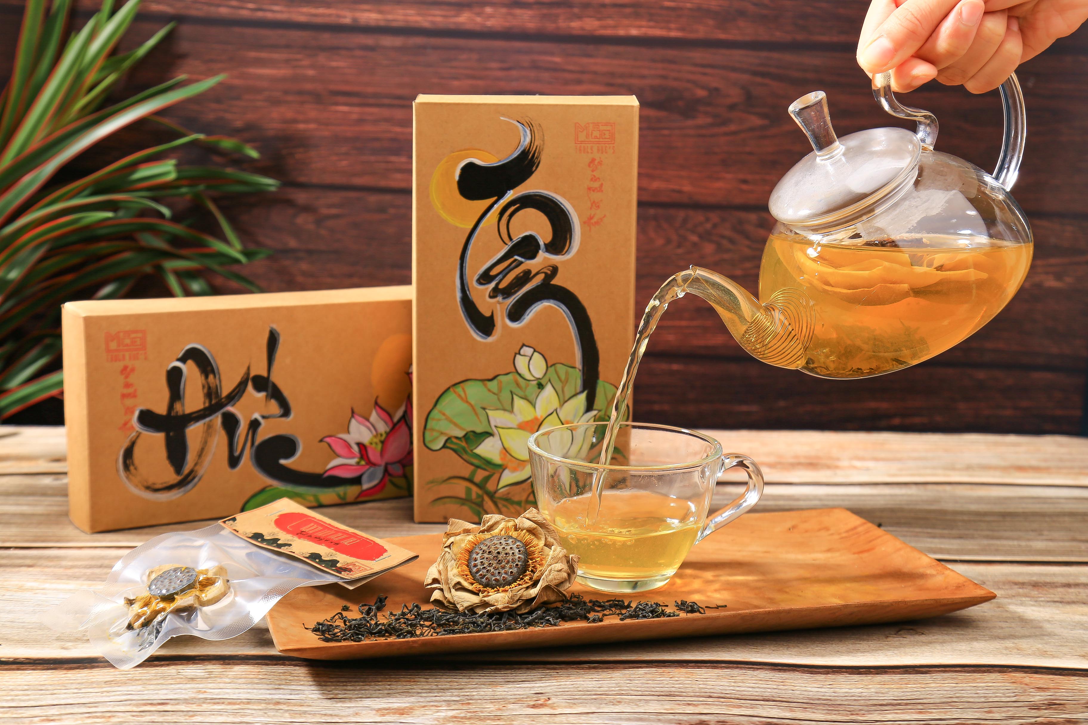 quà 8/3, hộp trà, trà, Quốc tế Phụ nữ, Chus, International Women's Day, Tea Gift Box, Gift Ideas for Women, Tea, Box for Her, Meaningful Gifts, International Women's Day Gifts, Relaxation Gifts, Wellness Gifts, trà sen, trà sen bông, lotus tea