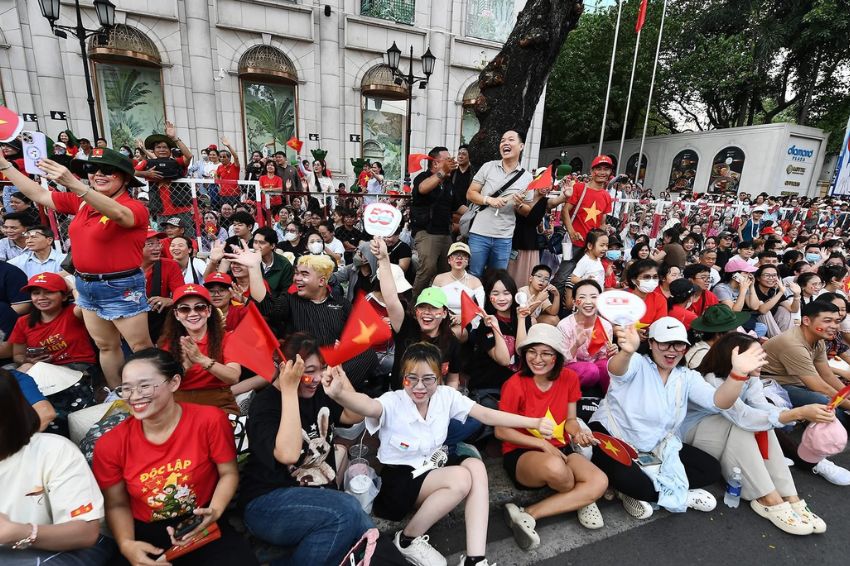 Image 08. Prepare for all risks due to crowded conditions at the military parade and march event on September 2nd (Image from April 30th event)