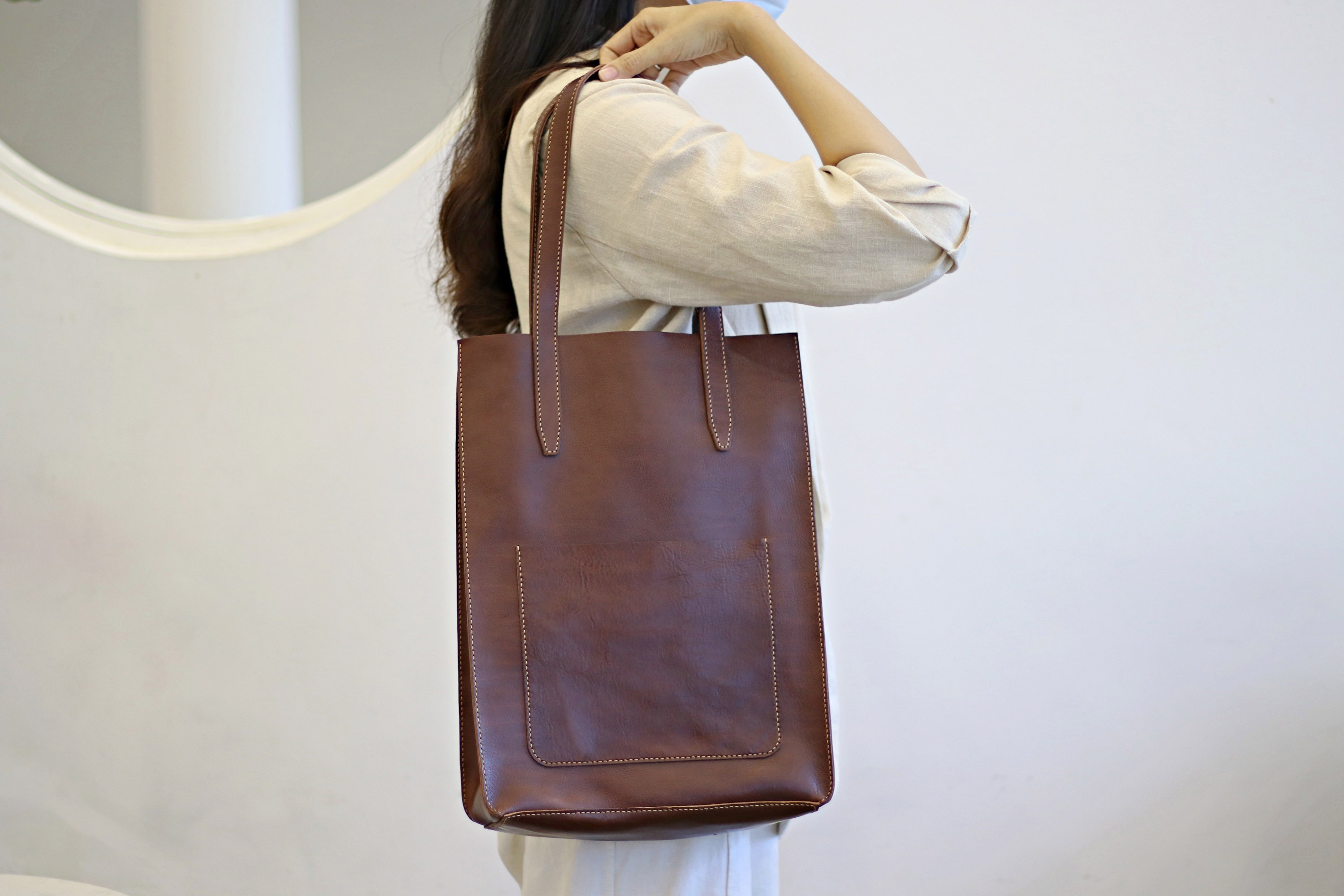 mia leather tote bag