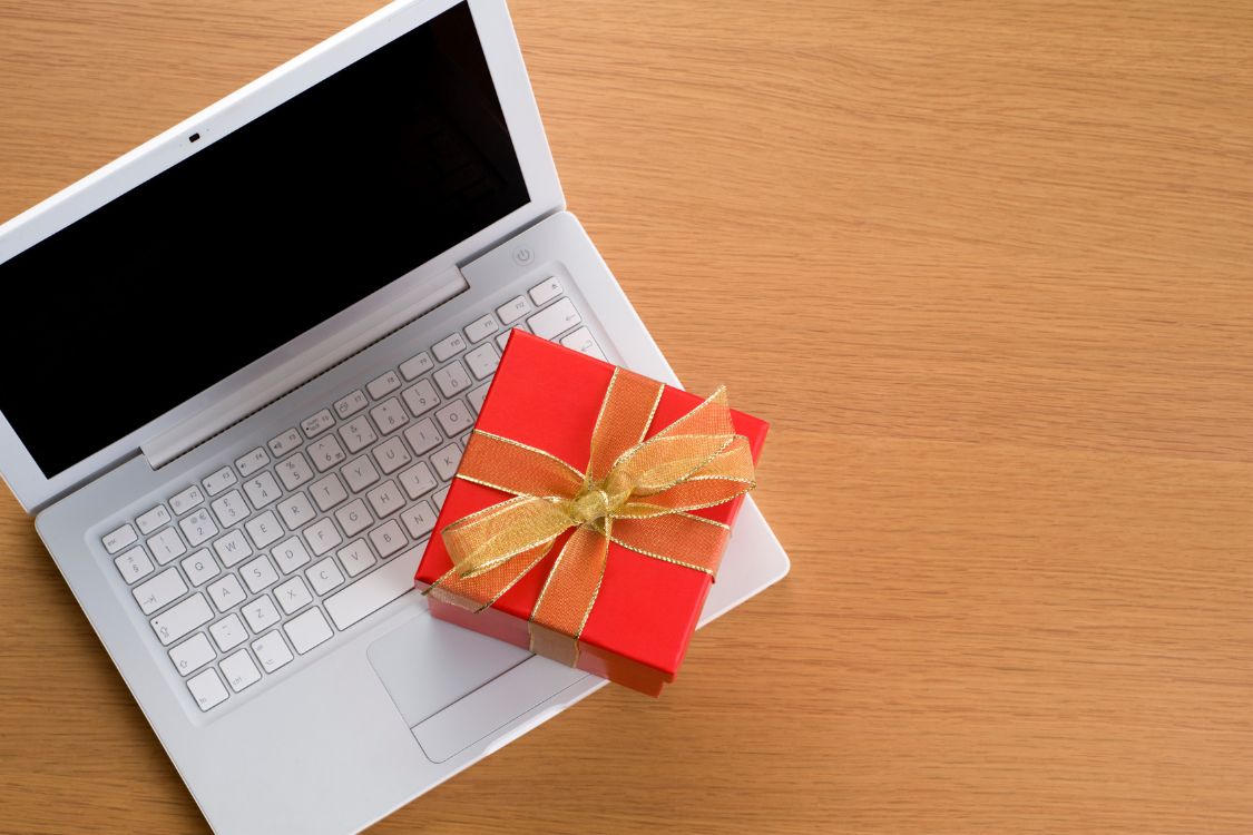 3 Gửi quà bất ngờ đến nơi làm việc