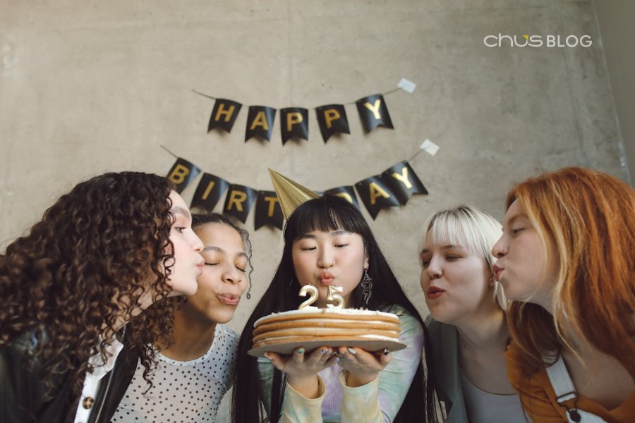 Người lớn nên giám sát khi có trẻ nhỏ tham gia thổi nến
