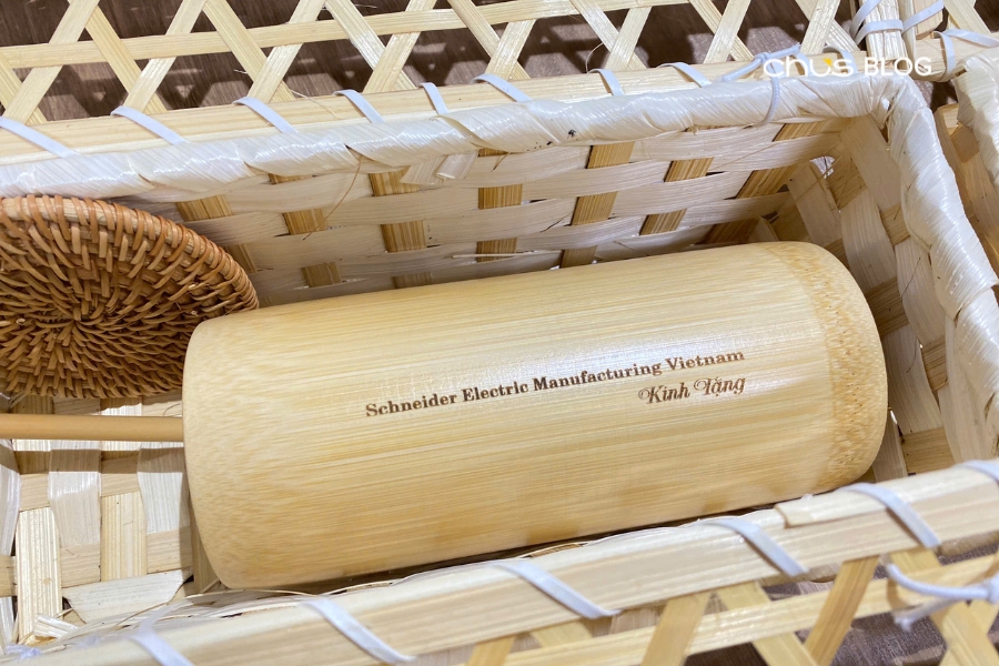 Schneider Electric's international partners were satisfied with the personalized bamboo gifts