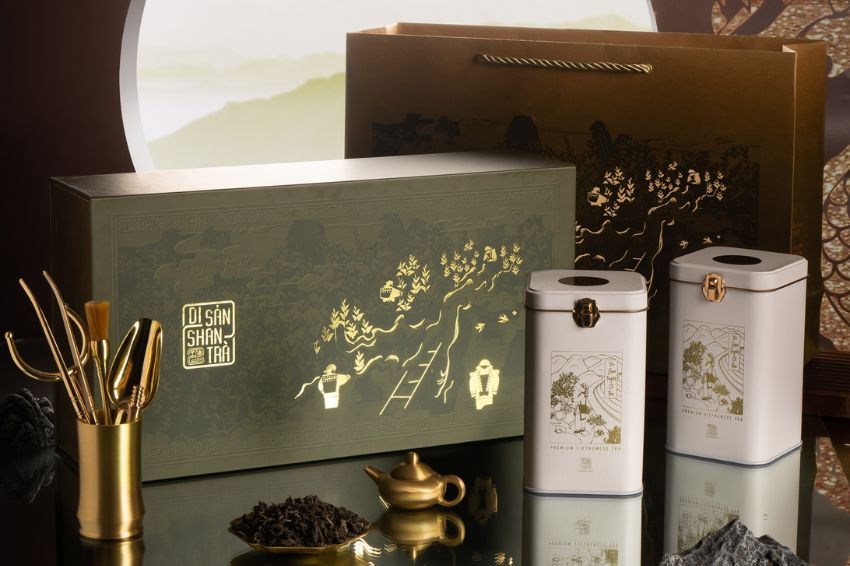 The Awakening Gift Box exudes royal charm, ideal for a retirement gift for boss 