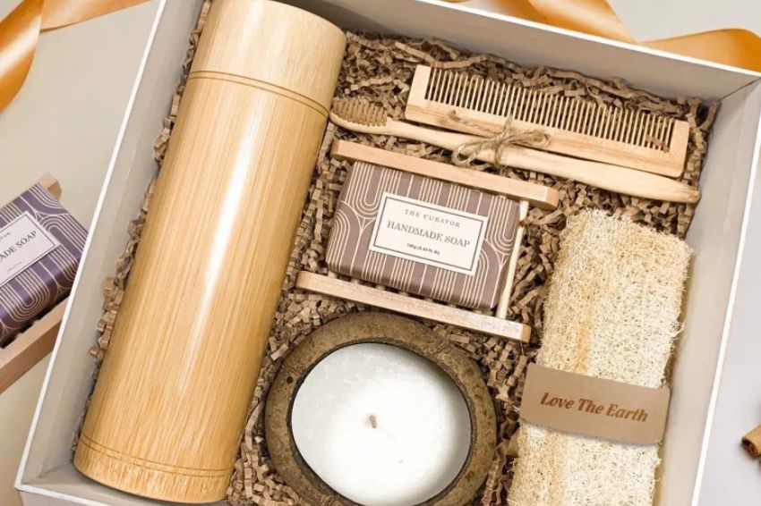 Eco-Friendly Essential Kit as a gift box for boss, a meaningful and sustainable choice