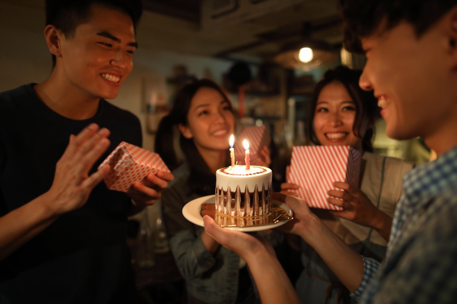 The art of writing birthday wishes that touch the recipient's heart