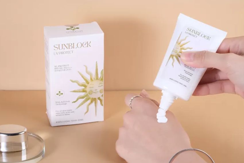 Sunscreen – a must-have for everyone heading outdoors in summer (Image: Cổ Mộc Lan | CHUS)