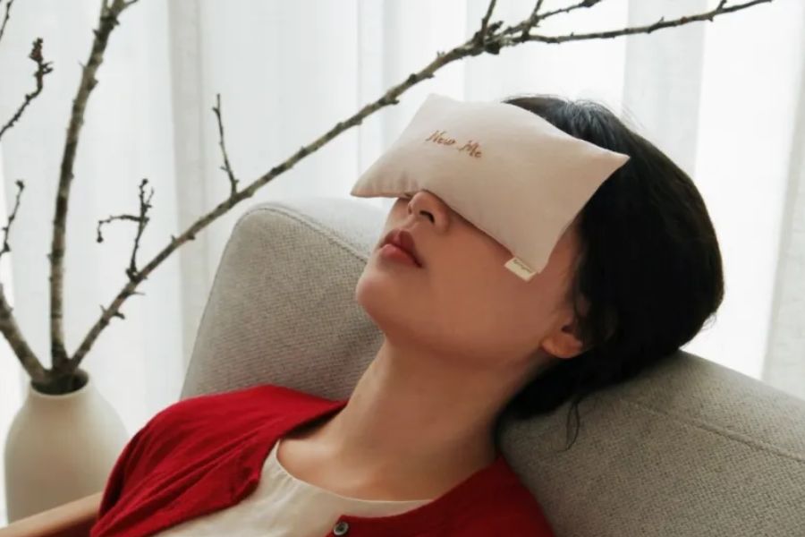 Ảnh 03. Một chiếc gối chườm thảo mộc là lựa chọn quà 20/10 tặng sếp nữ thể hiện sự quan tâm