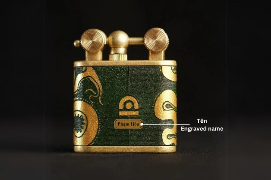 Bật lửa bọc da handmade với logo công ty tinh xảo, món quà sang trọng cho đối tác quan trọng.