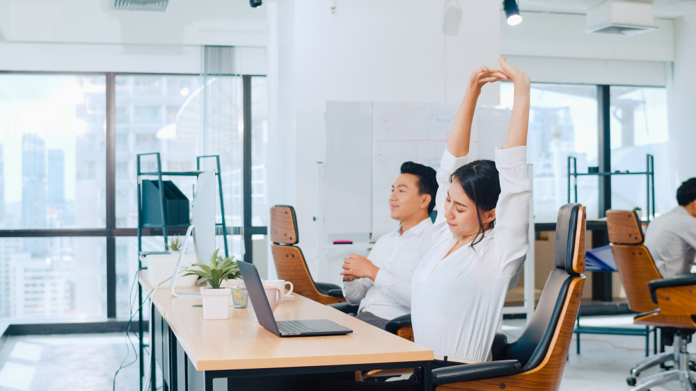 tập vài động tác nhỏ để giảm cơn buồn ngủ